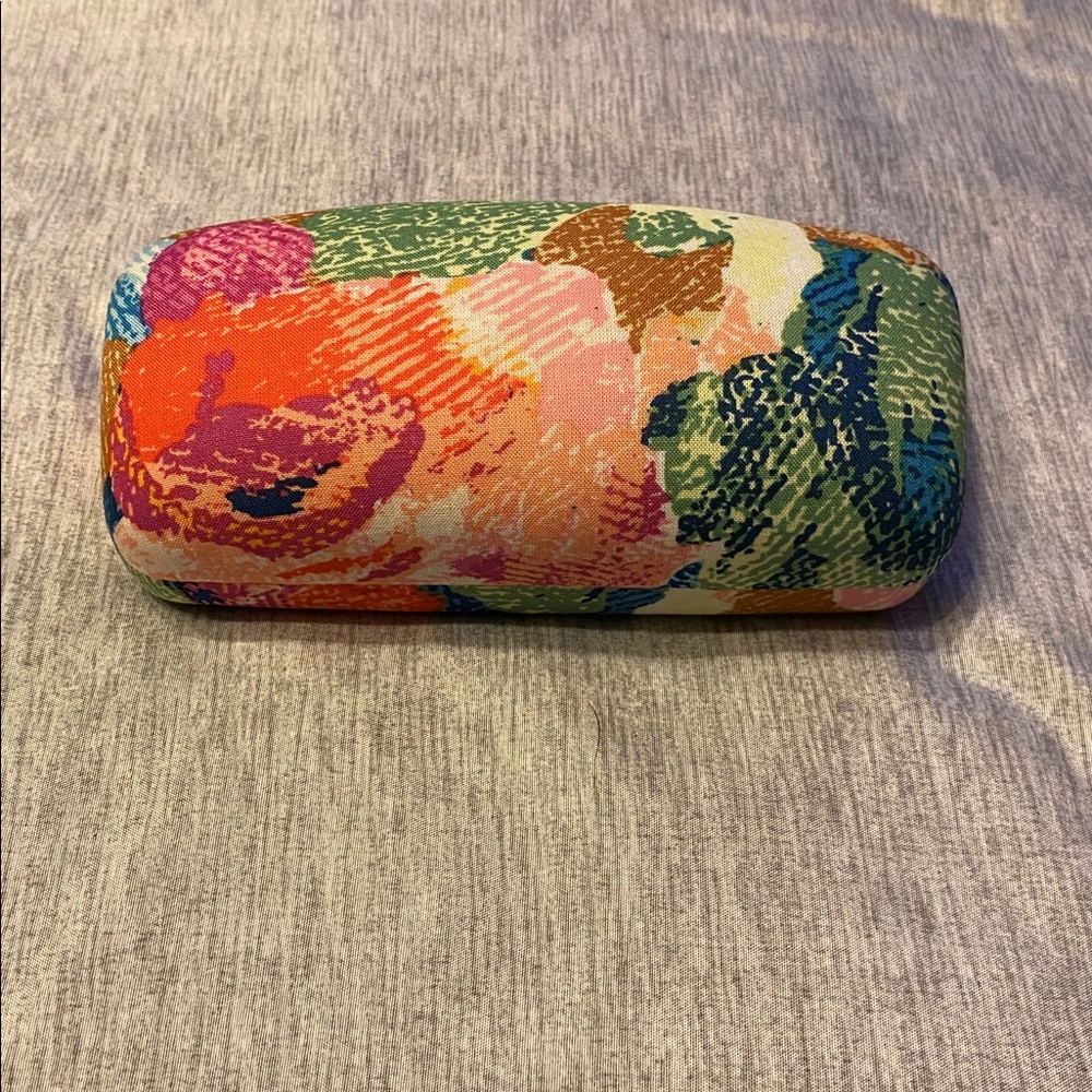 Vera Bradley Clamshell Glasses Case in Super Bloom Floral Excellent Condition